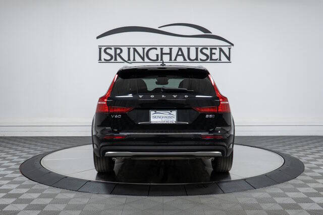 2024 Volvo V60 Cross Country B5 Plus