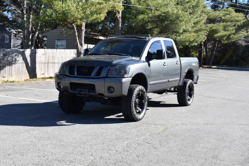 2012 Nissan Titan null photo 2