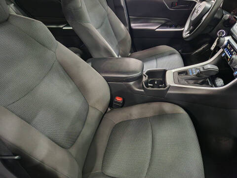 2022 Toyota RAV4 LE