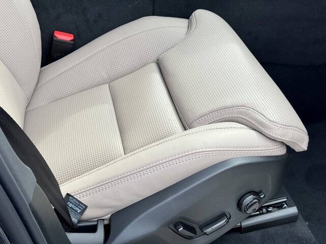 2026 Volvo XC90 B6 Ultra Dark 6P