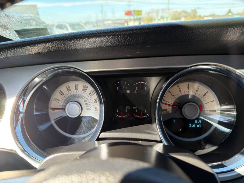 2011 Ford Mustang V6