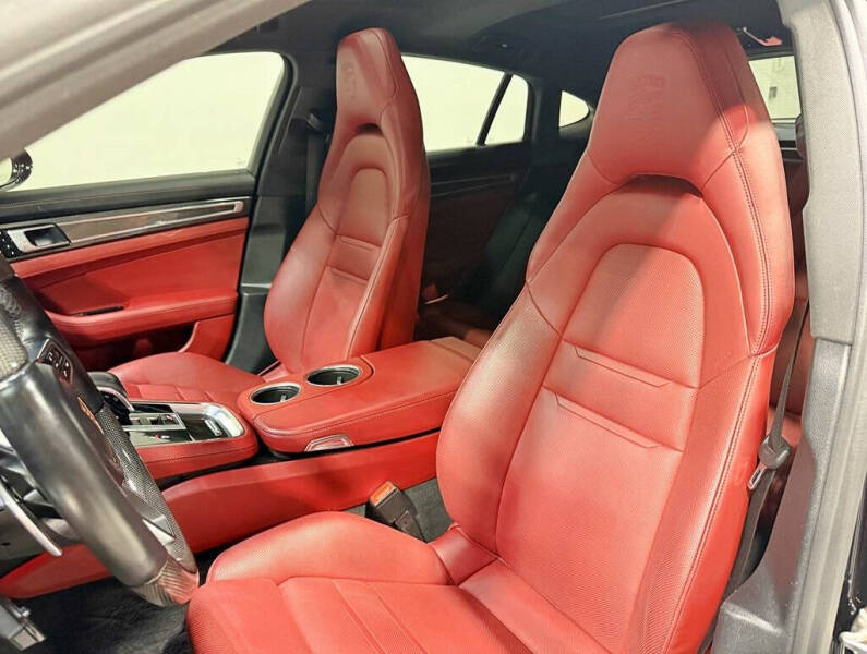 2018 Porsche Panamera 4