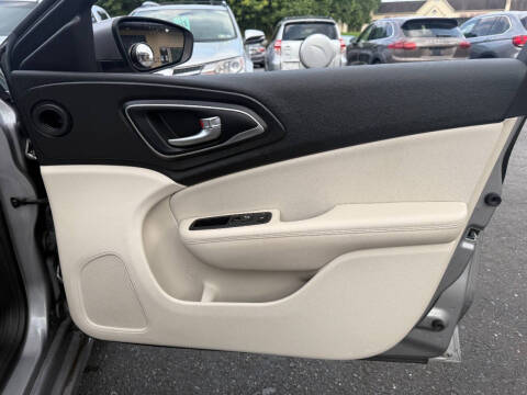 2015 Chrysler 200 Limited