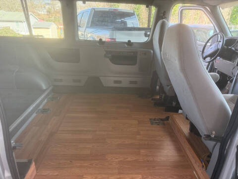 2001 Ford E-Series E-150 XL