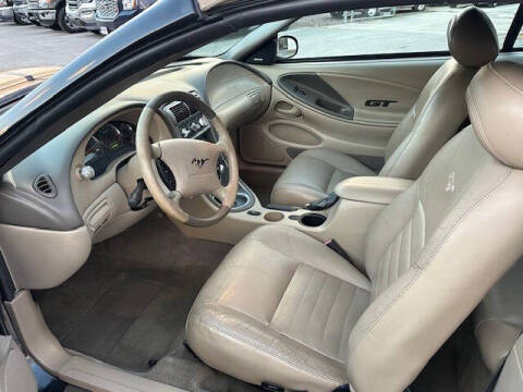 2004 Ford Mustang GT Deluxe