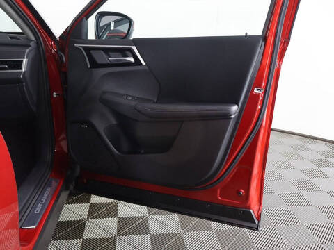 2025 Mitsubishi Outlander ES