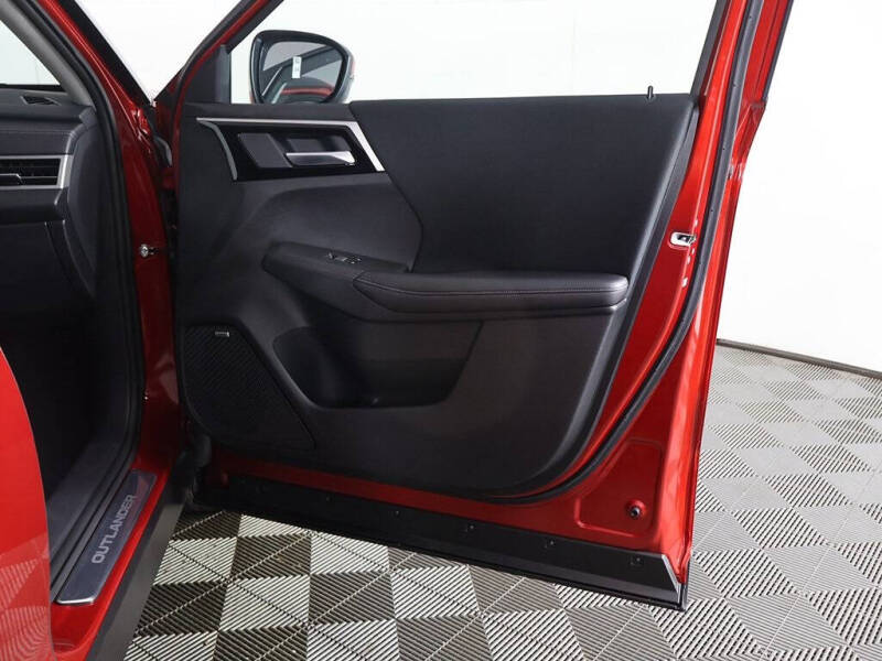 2025 Mitsubishi Outlander ES