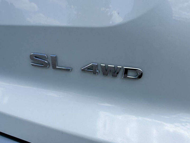 2024 Nissan Pathfinder SL