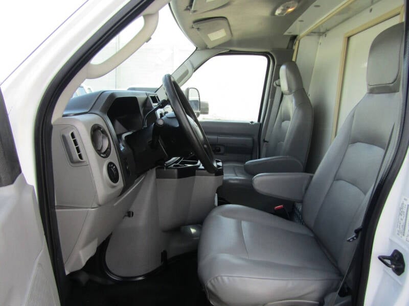 2013 Ford Econoline null photo 12