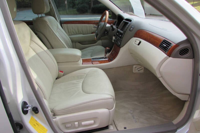 2003 Lexus LS 430 photo 36