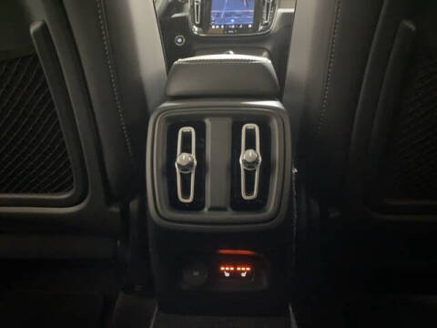 2025 Volvo XC40 B5 Plus Bright Theme