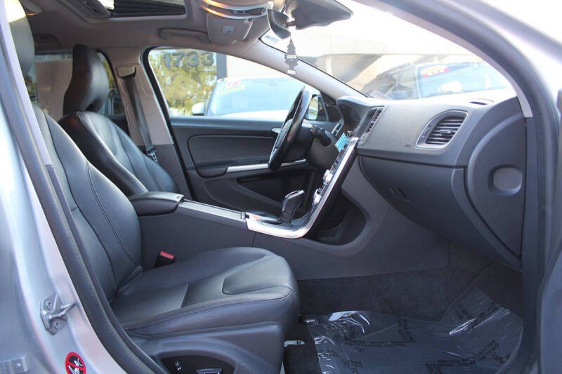 2018 Volvo V60 Cross Country T5 Premier