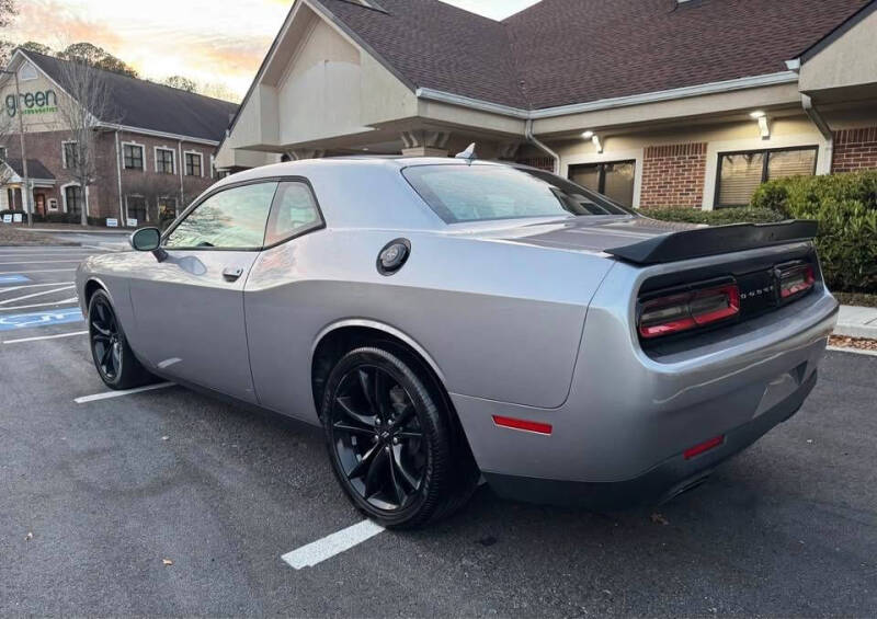 2017 Dodge Challenger SXT Plus