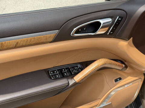 2015 Porsche Cayenne S E-Hybrid