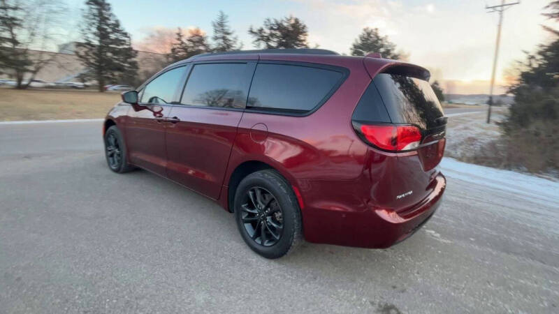 2020 Chrysler Pacifica AWD LAUNCH EDITION photo 3