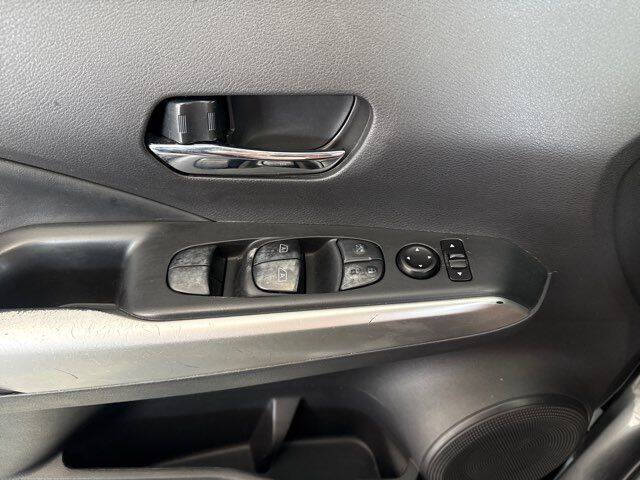 2019 Nissan Kicks SR