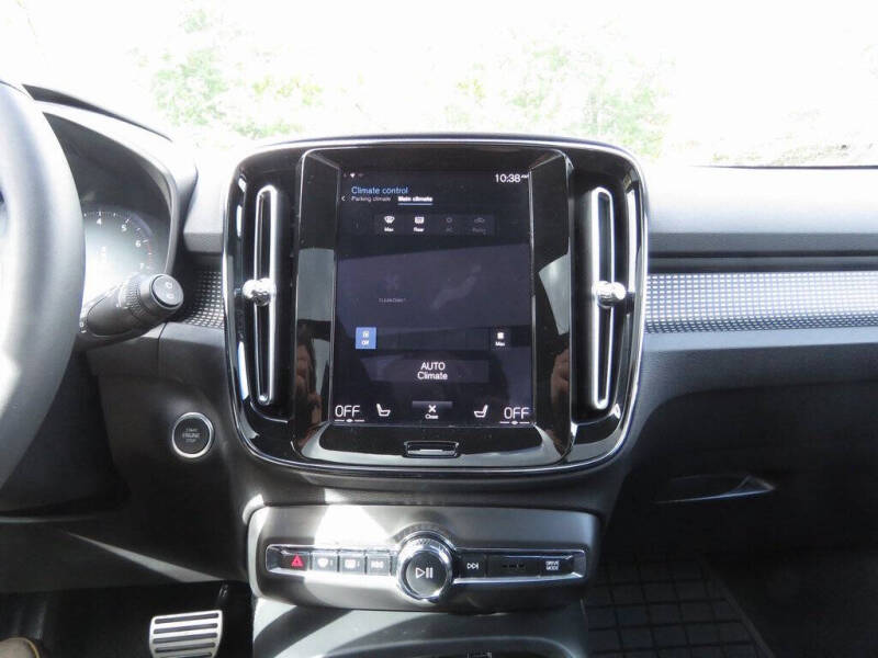 2022 Volvo XC40 T5 R-Design