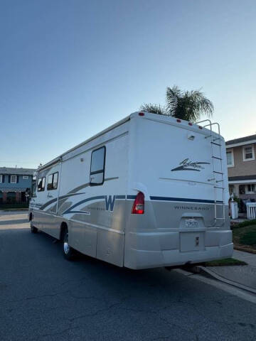 2004 Winnebago Adventurer