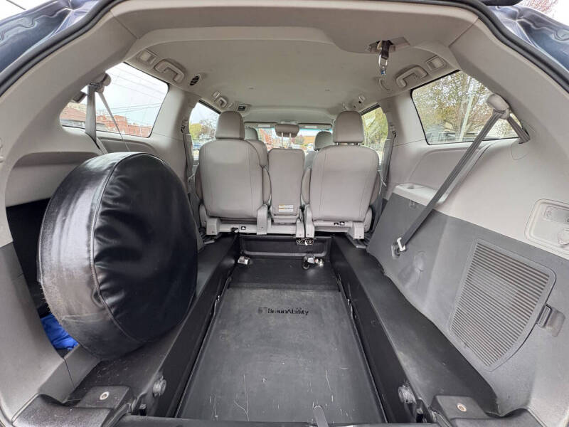2017 Toyota Sienna L 7-Passenger