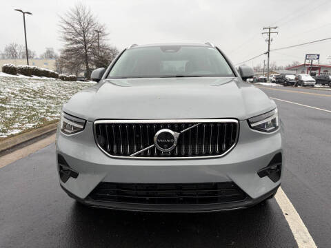 2025 Volvo XC40 B5 Plus Bright Theme