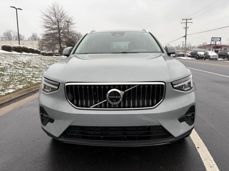 2025 Volvo XC40 B5 Plus Bright Theme