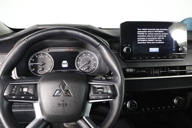 2023 Mitsubishi Outlander SE