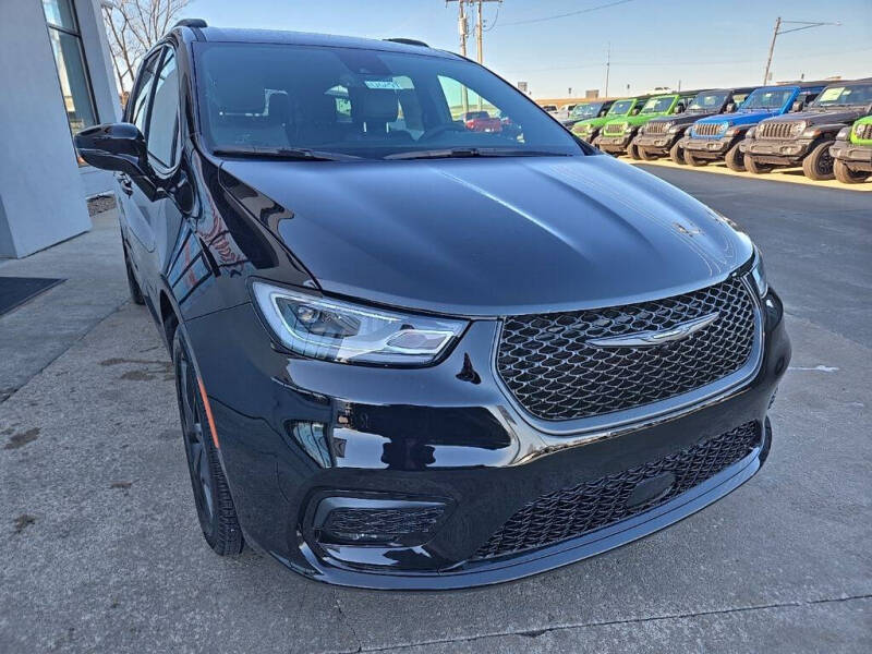 2026 Chrysler Pacifica Select