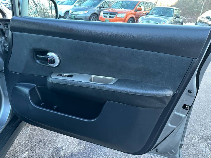 2011 Nissan Versa 1.8 S