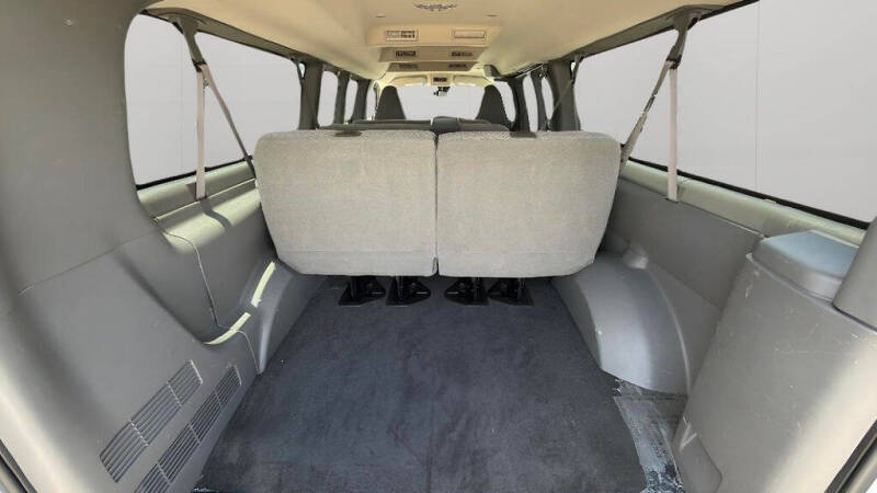 2025 Chevrolet Express LT 3500