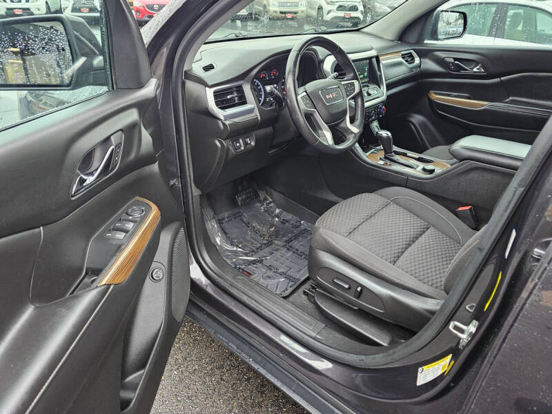 2017 GMC Acadia SLE-2