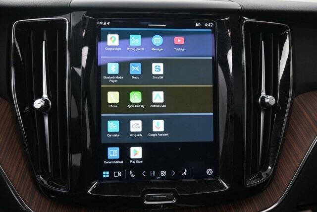 2023 Volvo XC60 B5 Plus Dark Theme