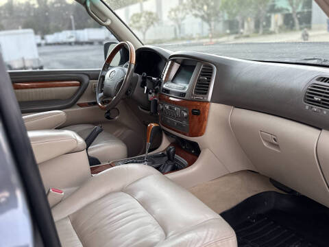 2004 Lexus LX 470