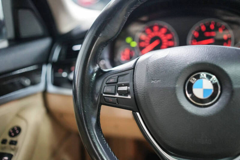 2015 BMW 5 Series 528i