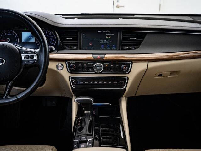 2019 Kia Cadenza Technology