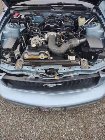 2005 Ford Mustang V6 Deluxe