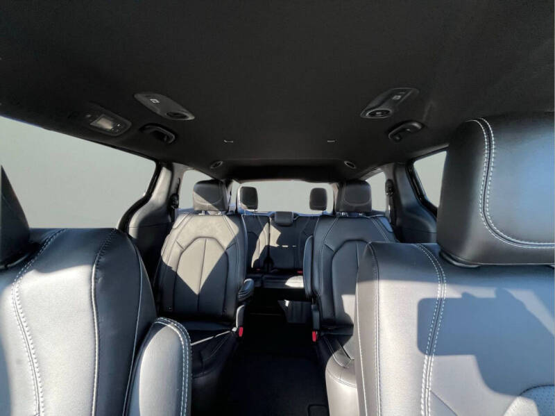 2026 Chrysler Voyager LX