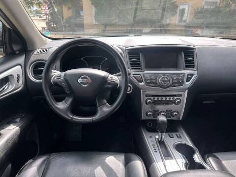 2018 Nissan Pathfinder SL