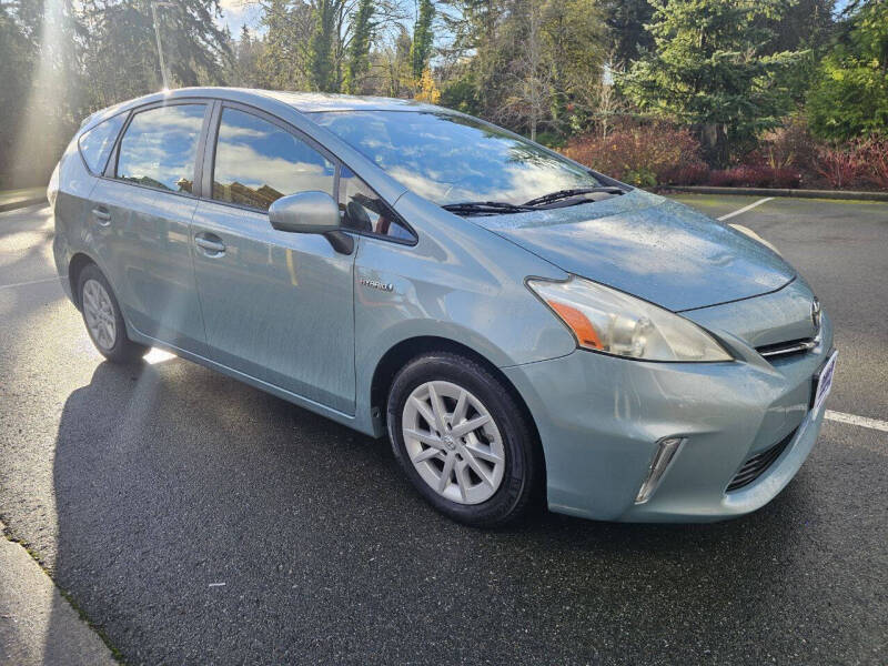 2013 Toyota Prius v Two