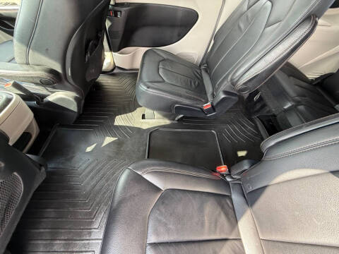 2017 Chrysler Pacifica Touring-L