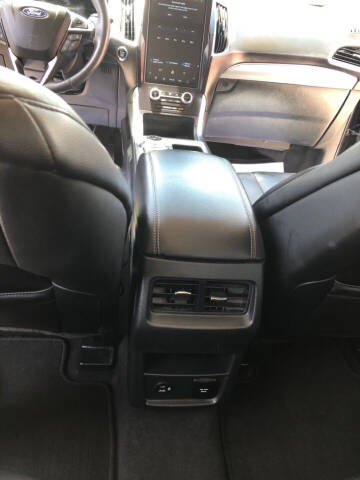 2021 Ford Edge Titanium