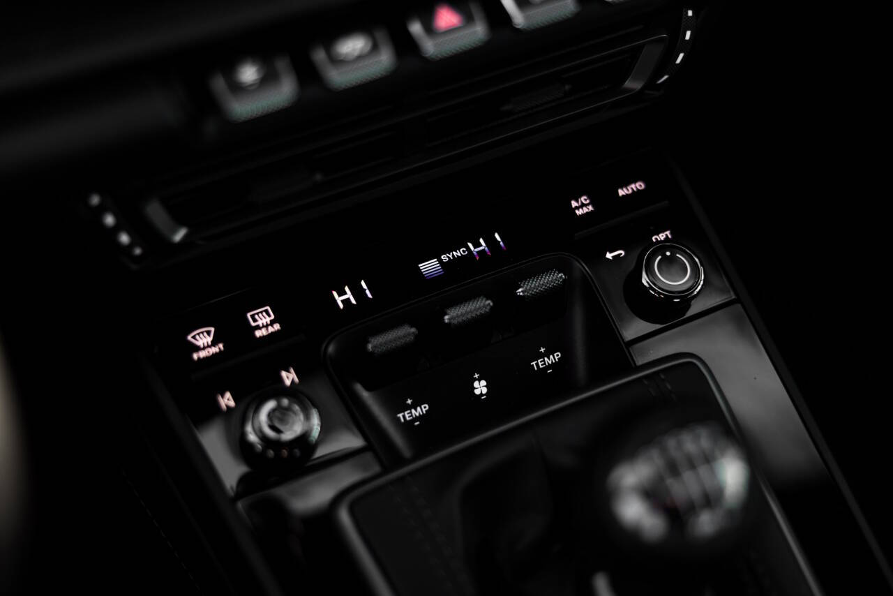 2022 Porsche 911 36
