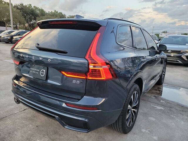 2024 Volvo XC60 B5 Core Dark Theme