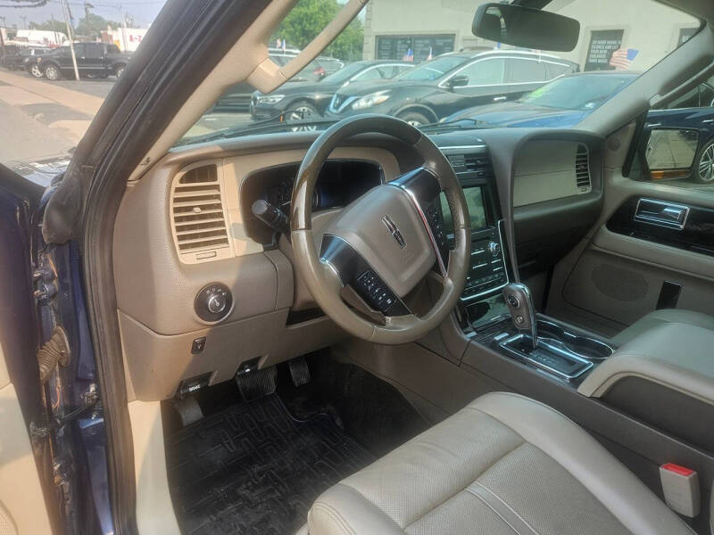 2017 Lincoln Navigator Select