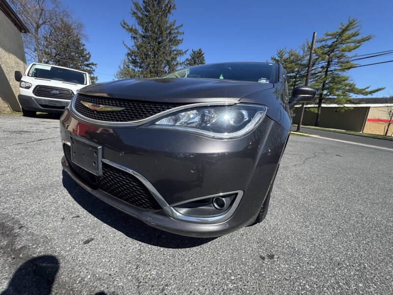 2017 Chrysler Pacifica Touring-L Plus
