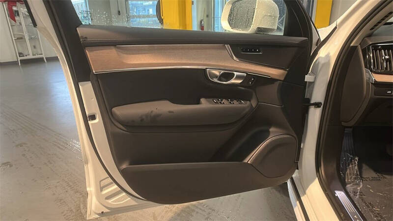 2025 Volvo XC90 B6 Plus Bright Theme 7P