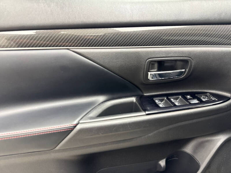 2020 Mitsubishi Outlander LE