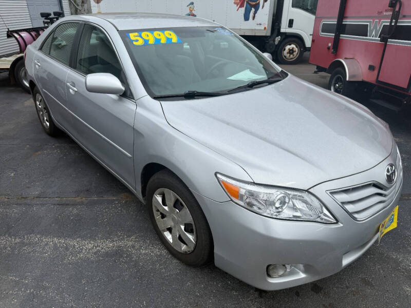 2011 Toyota Camry SE's photo