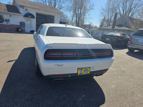 2016 Dodge Challenger SXT Plus