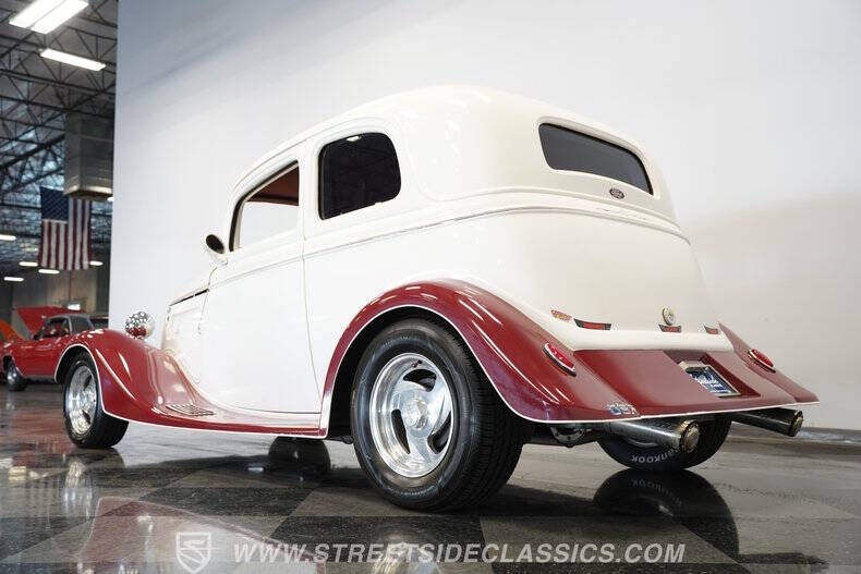 1933 Ford Victoria