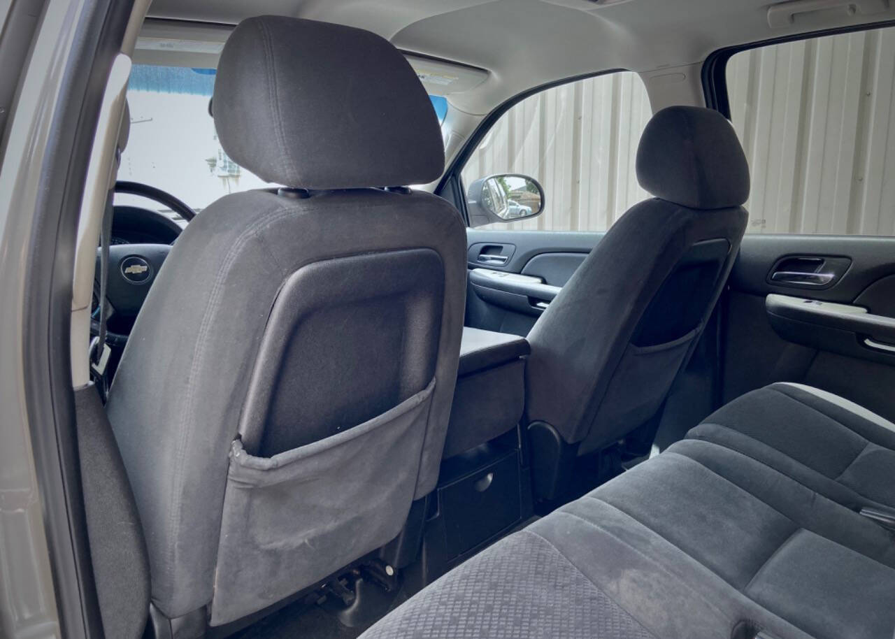 2008 Chevrolet Suburban 23
